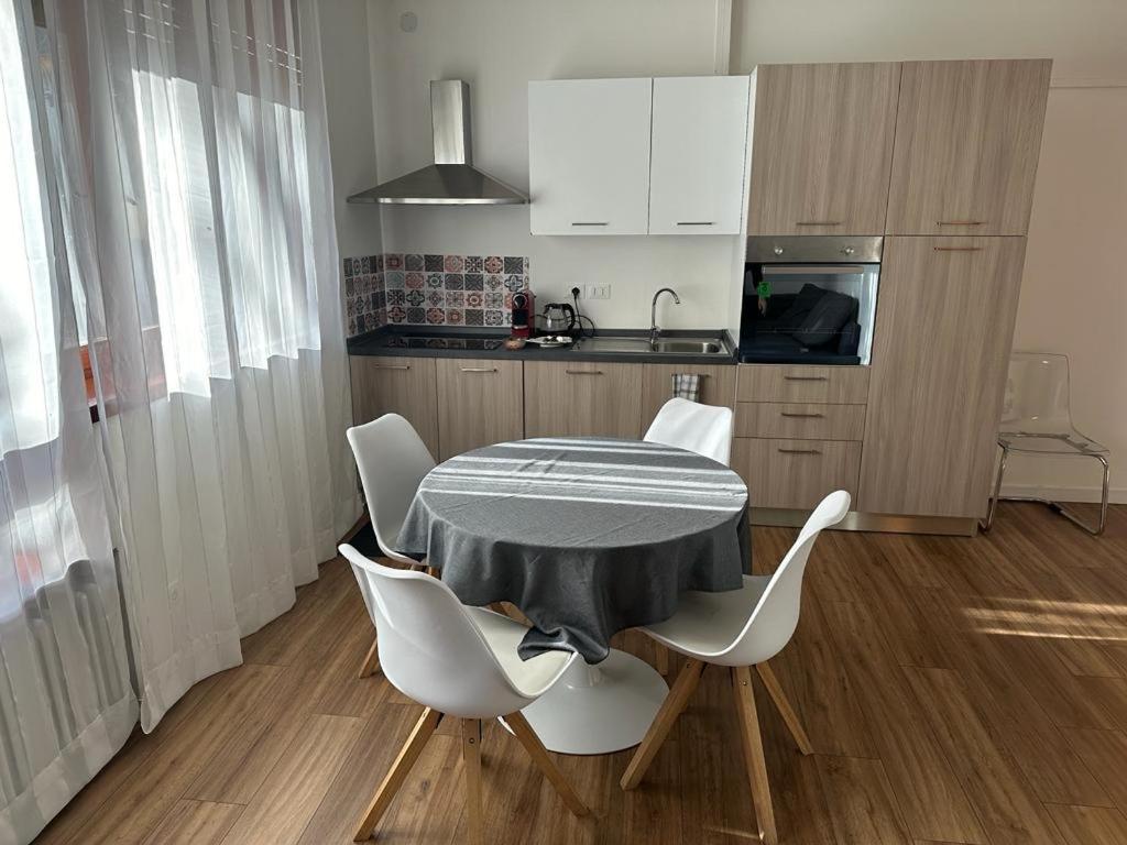 Appartamento Elegante In Centro Udine Eksteriør billede