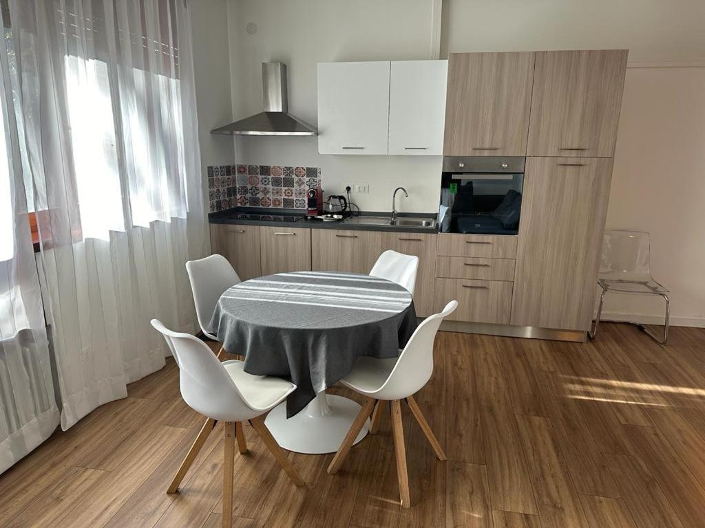 Appartamento Elegante In Centro Udine Eksteriør billede